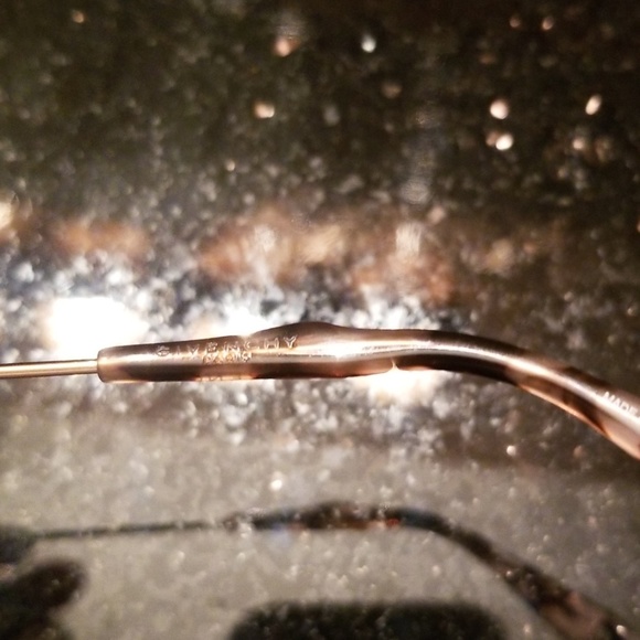 💯%GENUINE GIVENCHY SUNGLASSES - Picture 6 of 8